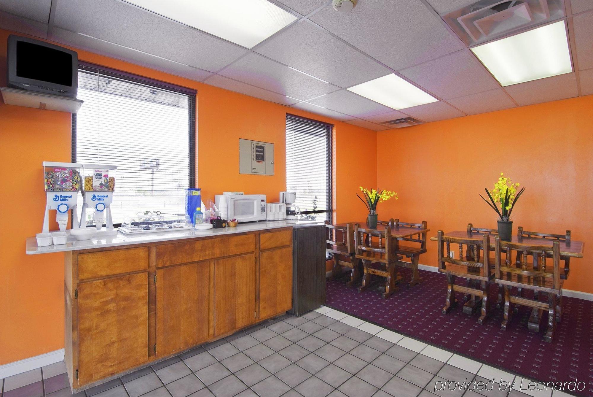 Rest Inn West Memphis Restaurant photo